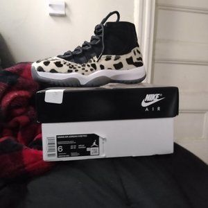 WMNS AIR JORDAN 11 RETRO SIZE 6